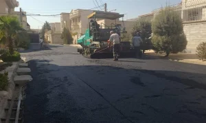 آسفالت‌ریزی مسیرهای پرتردد و فرعی در فاز ۳ شهر اندیشه