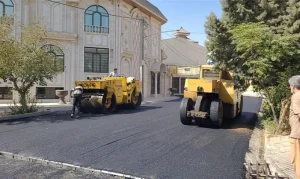 آسفالت‌ریزی مسیرهای پرتردد و فرعی در فاز ۳ شهر اندیشه