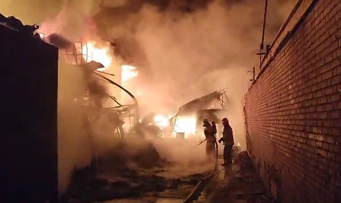 اطفای حریق در شهر قدس پس از ۷ ساعت عملیات بی‌وقفه