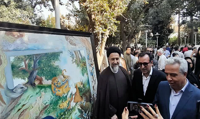 بیش از ۸۰۰ هنرمند در نخستین گالری خیابانی شهریار آثار خود را به نمایش گذاشتند