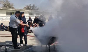 دوره آموزشی اطفای حریق در مدرسه زکیه صباشهر