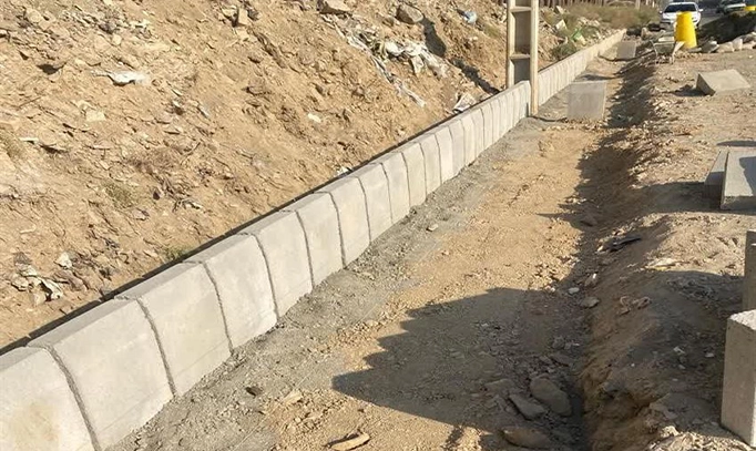 عملیات جدول‌گذاری جاده ورودی شهرک صنعتی گلگون