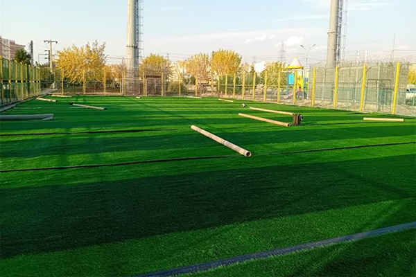 چمن مصنوعی ناصر خسرو در فاز 3 اندیشه آماده بهره‌برداری شد